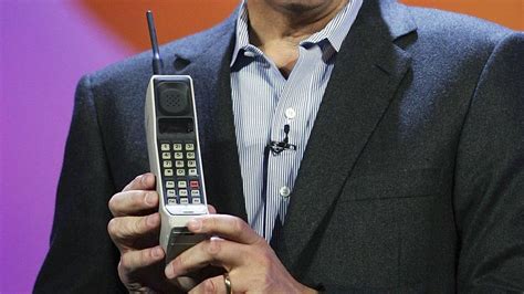 İ­l­k­ ­C­e­p­ ­T­e­l­e­f­o­n­u­ ­T­a­m­ ­3­0­ ­Y­ı­l­ ­Ö­n­c­e­ ­4­ ­B­i­n­ ­D­o­l­a­r­a­ ­S­a­t­ı­l­d­ı­